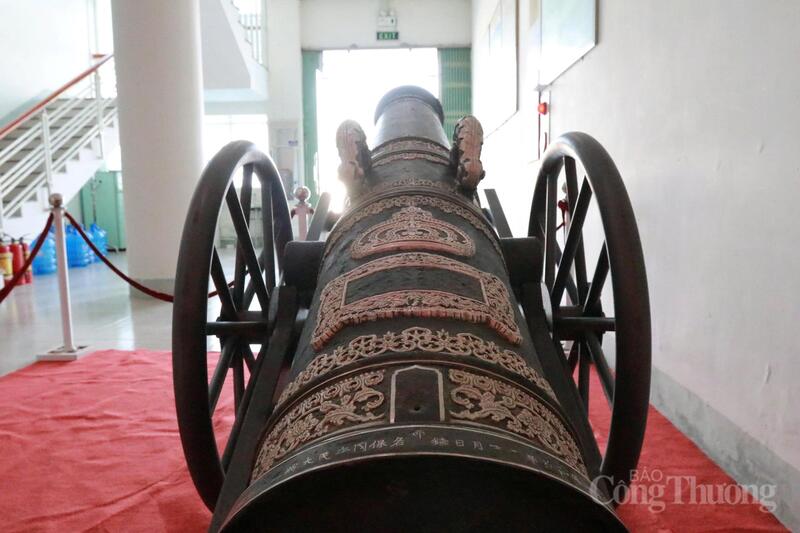 Cả 3 khẩu súng được tìm thấy trong khi lặn bắt sò điệp ngoài khơi vùng biển Hà Tĩnh, trong một con tàu cổ bị đắm.