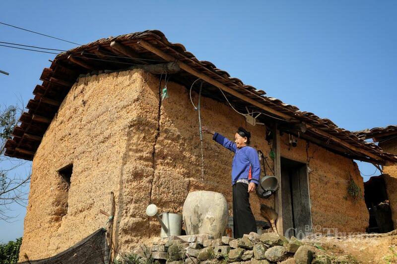 Những nếp nhà trình tường đất với mái ngói âm dương của người dân tộc Nùng ở bản Bắc Hoa gìn giữ qua nhiều thế hệ.