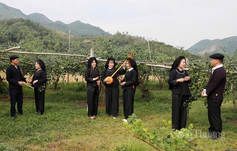 Các câu lạc bộ văn nghệ dân gian, đặc biệt là hát dân ca Nùng, được duy trì thường xuyên, trở thành điểm nhấn quan trọng trong việc giới thiệu văn hóa địa phương.