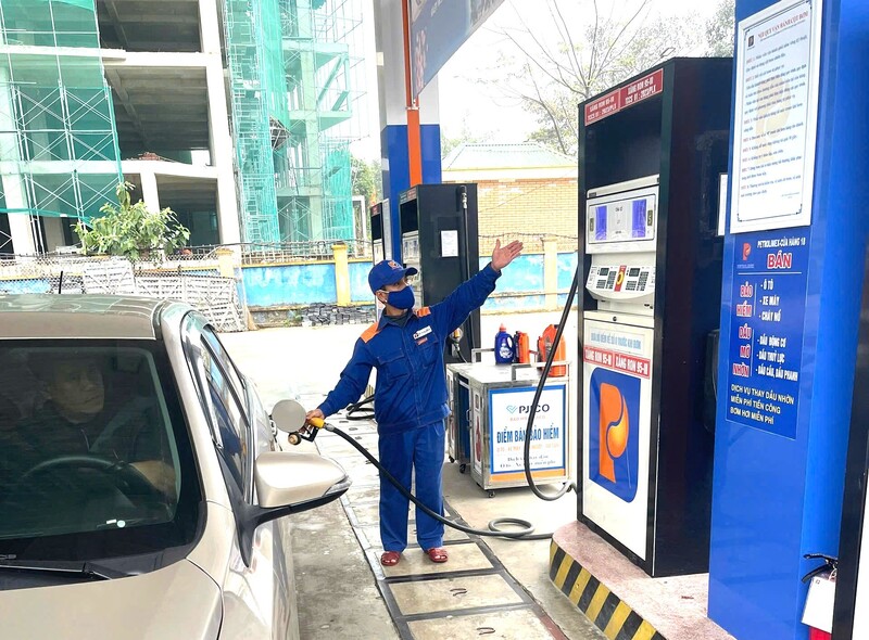 Khách đông nhưng nhân viên luôn phục vụ chu đáo, nhiệt tình, hướng dẫn khách hàng đầy đủ.