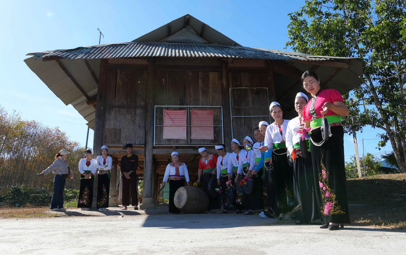 Dù rời quê gốc nhiều năm, cộng đồng người Mường tại xã Sa Loong (tỉnh Quảng Ngãi) vẫn duy trì phong tục Tết cổ truyền, góp phần làm giàu bản sắc văn hóa địa phương. Ảnh: Nguyễn Dương