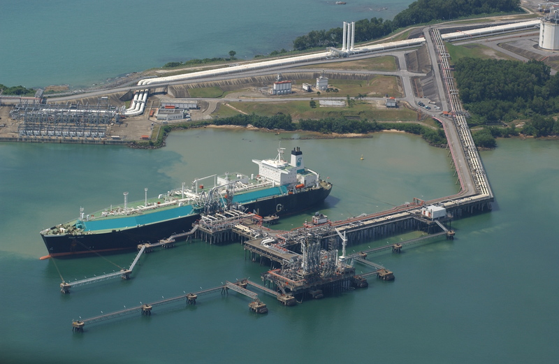 Toàn cảnh khu tổ hợp Petronas LNG Complex (PLC) Ảnh: Trần Đình