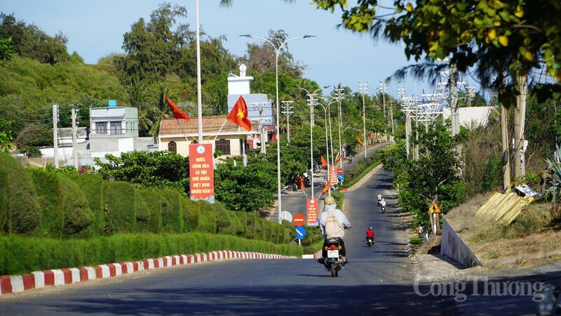 Cơ sở hạ tầng giao thông đảo Phú Quý ngày càng khang trang, hiện đại. Ảnh: Nguyễn Tài