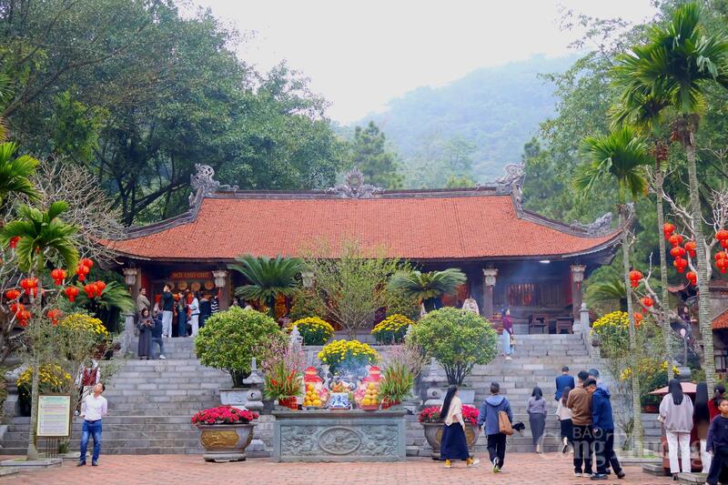 Du khách nô nức du xuân tại Di tích Côn Sơn - Kiếp Bạc - 5