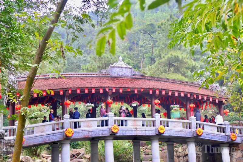 Du khách nô nức du xuân tại Di tích Côn Sơn - Kiếp Bạc - 11