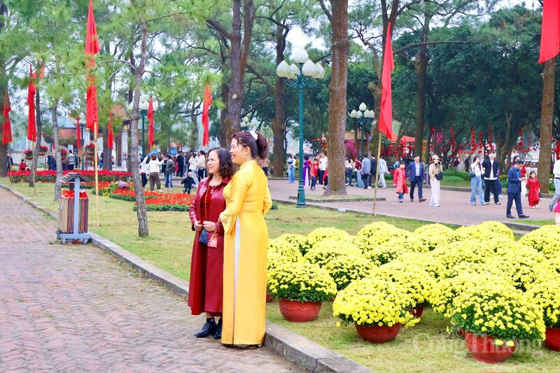 Du khách nô nức du xuân tại Di tích Côn Sơn - Kiếp Bạc - 9