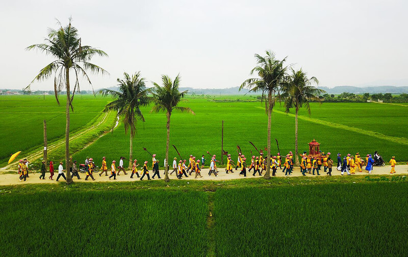 Lễ rước thần trong Lễ hội đền Bạch Mã.