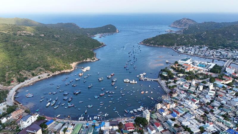 Vịnh Vĩnh Hy (tỉnh Khánh Hòa) cũng thu hút lượng lớn khách du lịch trọng dịp Tết Nguyên đán Bính Ngọ 2026. Ảnh: Lê Sơn