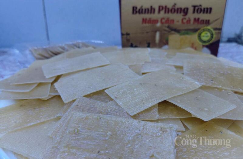 Sản phẩm bánh phồng tôm Năm Căn - Cà Mau của Công ty CP Xuất nhập khẩu Vĩnh Hòa Phát. Ảnh: N.H