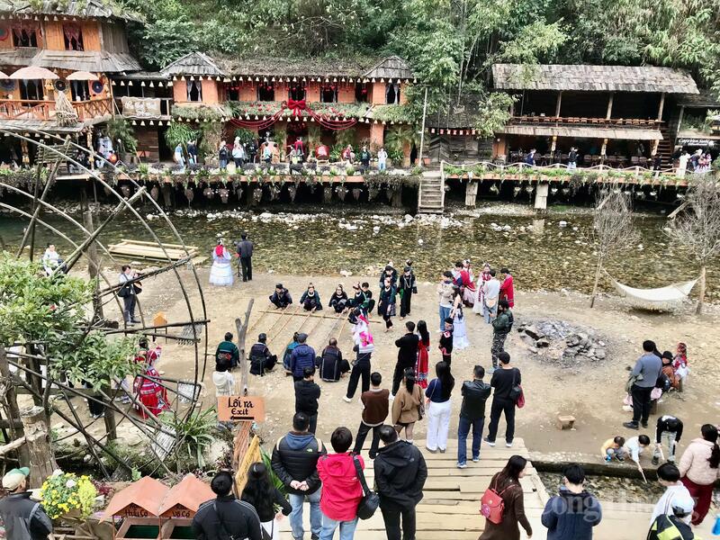 Cát Cát - điểm du lịch hấp dẫn du khách vào mùa xuân. Ảnh: Bảo Thoa