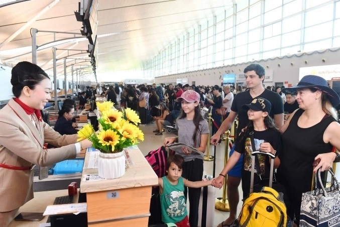 Tính chung từ ngày 27 tháng Chạp đến mùng ba Tết (âm lịch), cảng phục vụ 502 chuyến bay với 166.217 lượt hành khách, trong đó khách quốc tế chiếm tới 60%.