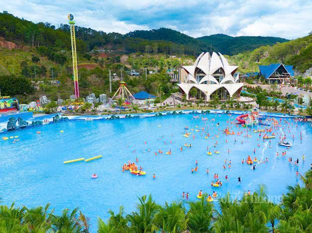 Theo Ban quản lý Khu du lịch Thác Prenn, lượng khách tham quan du lịch đến tham quan vui chơi tại Thác Prenn dịp lễ này đạt khoảng 5.000 khách/ ngày. Ảnh: Lê Sơn