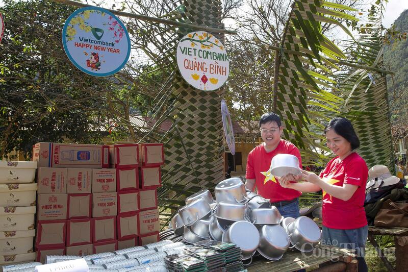 Những buổi chợ phiên 0 đồng là được tổ chức thường niên là nơi làm lan toả tình yêu thương mỗi dịp Tết đến xuân về
