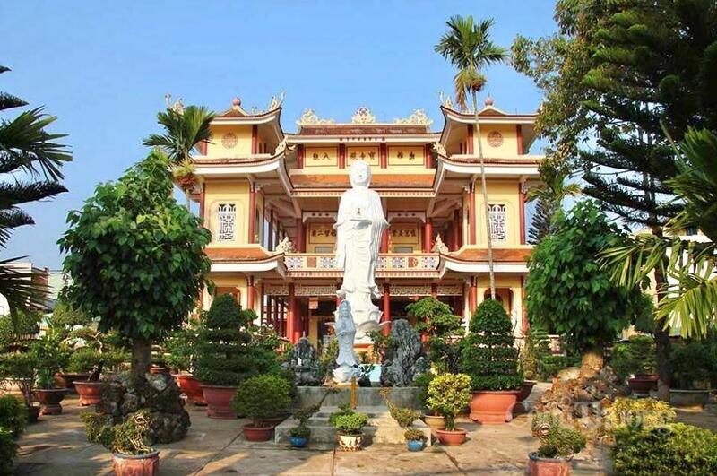 Ngôi chùa mang vẻ đẹp giản dị, gần gũi đời sống người dân địa phương.