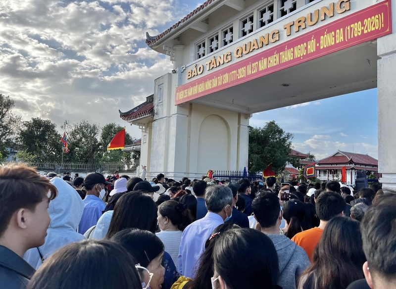 Người dân và du khách nô nức về Bảo tàng Quang Trung (xã Tây Sơn, Gia Lai). Ảnh: Tây Sơn