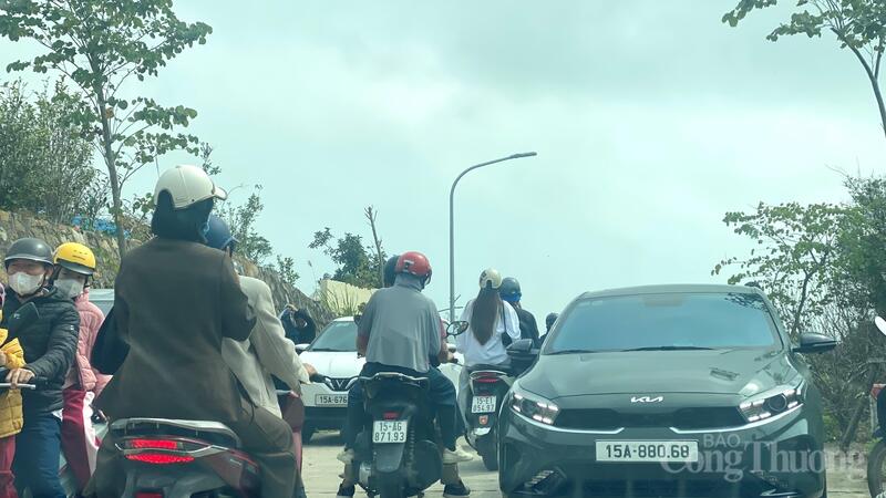 Hải Phòng: Tắc đường lên tháp Tường Long, nhiều du khách phải quay về - 3