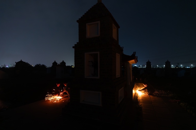 Đi chợ Âm Dương cũng là một hình thức để an ủi, động viên nhau xua tan đi nỗi buồn, thương nhớ người thân đã khuất.