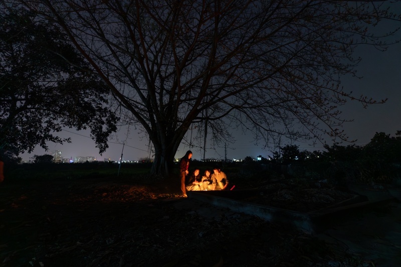 Phiên chợ là cuộc hội ngộ âm dương, mang đậm ý nghĩa nhân văn, trong đó giá trị nổi bật là thể hiện đạo lý, lối sống, ứng xử nhân văn của người đang sống với người đã khuất, là cầu nối quá khứ và hiện tại, mang ý nghĩa đoàn tụ, cầu bình an.