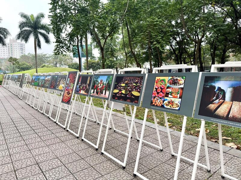 Triển lãm ảnh “Hưng Yên - Qua miền di sản” trong chương trình "Vui xuân Bính Ngọ 2026: Sắc màu văn hoá Hưng Yên". Ảnh: Diệu Anh