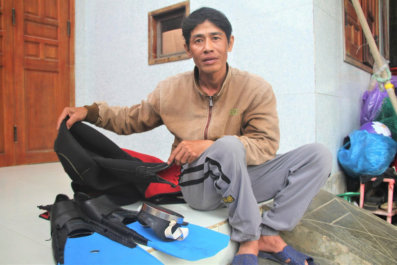 Nghề lặn biển đem lại nhiều lợi nhuận kinh tế cho ngư dân nhưng cũng tiềm ẩn nhiều rủi ro. Ảnh: Nguyễn Dương