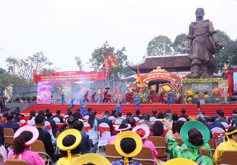 Chương trình biểu diễn nghệ thuật Lễ hội kỷ niệm 237 năm chiến thắng Ngọc Hồi - Đống Đa. Ảnh: Linh Phạm