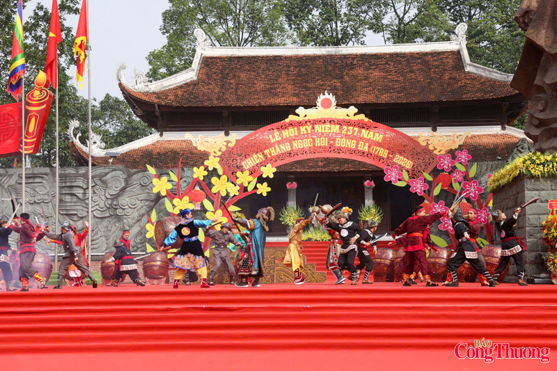 Chương trình gồm hai chương: Chương 1 - Màn sử thi Chiến thắng Ngọc Hồi - Đống Đa 1789 và Chương 2 - Mùa xuân khát vọng vươn mình.