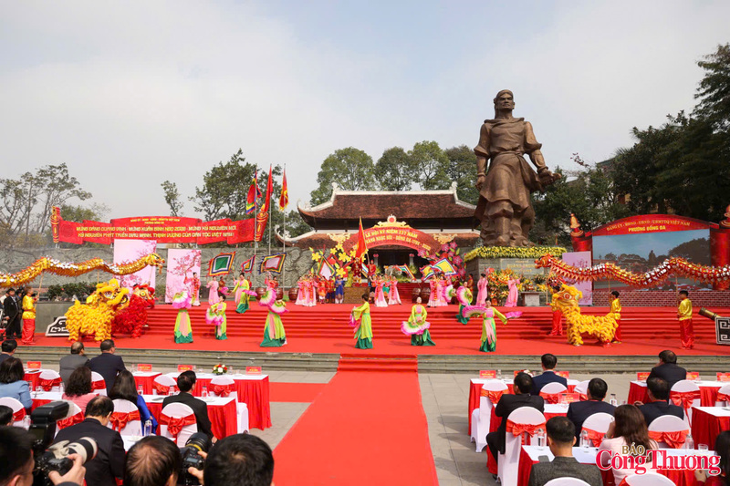 Sau phần lễ, phần hội sẽ gồm các hoạt động như đồng diễn thể dục dưỡng sinh, thi đấu cờ tướng, cờ người, biểu diễn võ thuật…