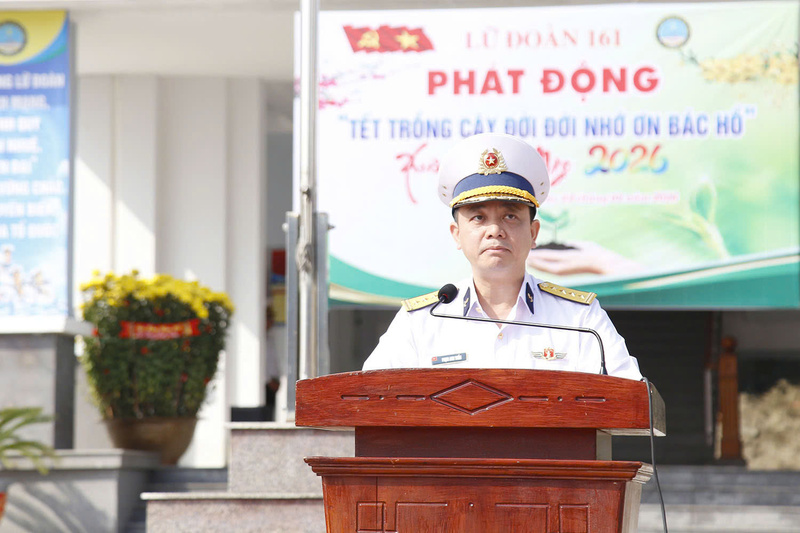 Đại tá Phạm Anh Tuấn - Tư lệnh Vùng 3 Hải quân phát biểu chỉ đạo tại lễ phát động Tết trồng cây của Lữ đoàn 161.