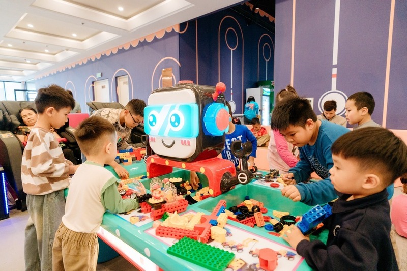 Trẻ em háo hức vui chơi