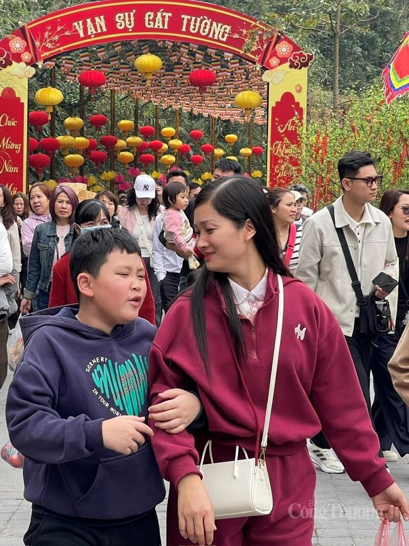 Lễ hội Tây Thiên thu hút du khách ngay từ đầu xuân.