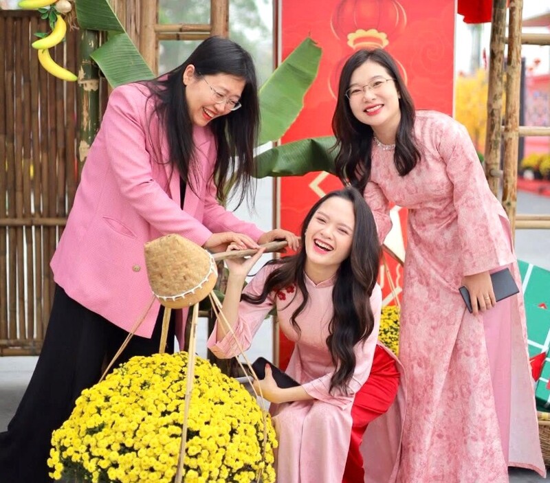 Ban quản lý quảng trường Hồ Chí Minh và tượng đài Bác Hồ đã bố trí nhiều tiểu cảnh để người dân tham quan, chụp hình lưu niệm