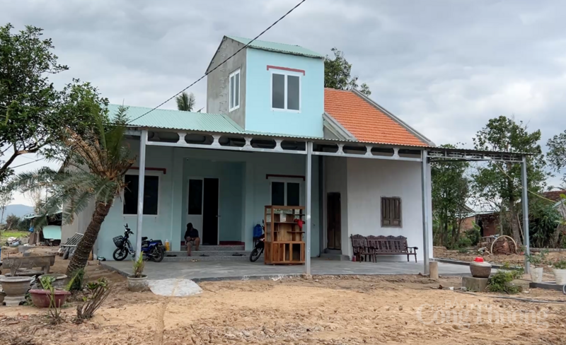 Chiến dịch Quang Trung đã hỗ trợ người dân vùng lũ xây dựng lại nhà mới. Ảnh: Vũ Long