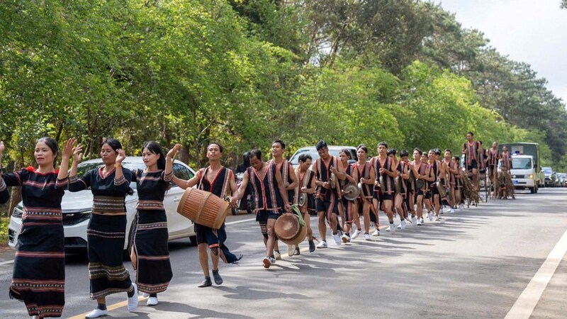 Liên tục trong các ngày nghỉ Tết, tại Măng Đen luôn có những hoạt động văn hóa, nghệ thuật thu hút du khách cả nước đổ về đây. Ảnh: Tuệ Lâm