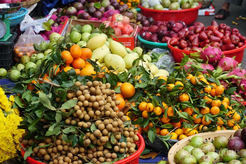 Các mặt hàng trái cây cũng ghi nhận dồi dào, giá đã giảm so với thời điểm trước tết Nguyên đán.