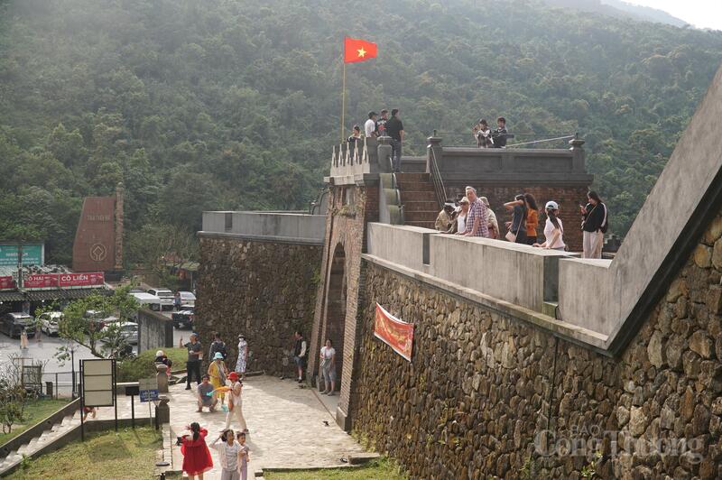 Cuối năm 2021 đến cuối năm 2024, tỉnh Thừa Thiên – Huế (nay là TP. Huế) và TP. Đà Nẵng đã "bắt tay" phối hợp tu bổ, phục hồi và phát huy giá trị di tích Hải Vân Quan. Từ đó đến nay, di tích này đón hàng chục nghìn du khách đến tham quan, du lịch.