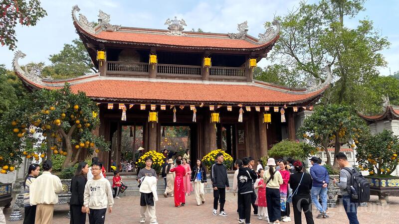 Dòng người đổ về di sản văn hóa thế giới Côn Sơn – Kiếp Bạc - 3