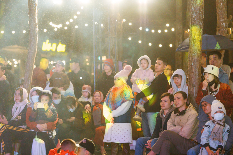 Tại một số địa phương du lịch trọng điểm của tỉnh Quảng Ngãi, công suất phòng tăng cao như Lý Sơn đạt 80-90%, Măng Đen đạt 90-95%, phường Kon Tum có nhiều cơ sở lưu trú ghi nhận công suất trên 90%. Tổng thu từ hoạt động du lịch ước đạt 488 tỷ đồng, tăng 42% so với cùng kỳ năm trước. Ảnh: Nguyễn Dương