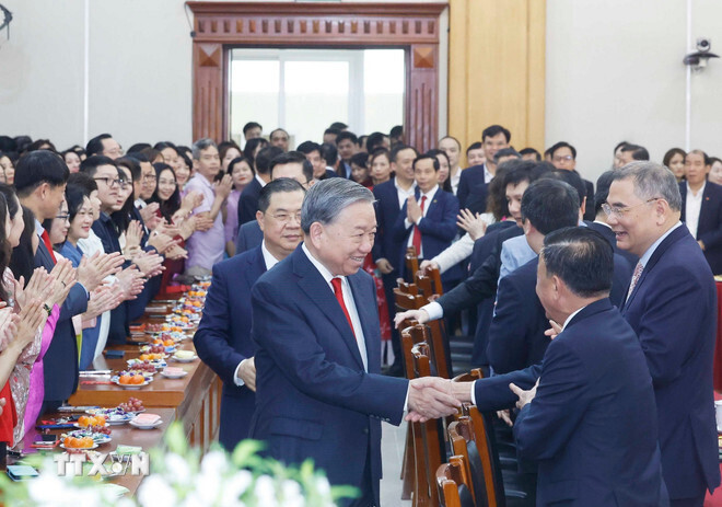 Tổng Bí thư Tô Lâm với cán bộ, công chức, viên chức, người lao động Văn phòng Trung ương Đảng. Ảnh: TTXVN