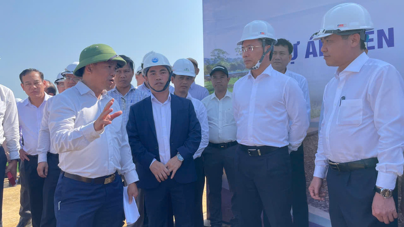 Chủ tịch UBND TP. Đà Nẵng Phạm Đức Ấn mong muốn rằng phải nhanh hơn nữa, quyết liệt hơn nữa để có thể hoàn thành sớm con đường giao thông huyết mạch này. Ảnh: Nguyễn Dương