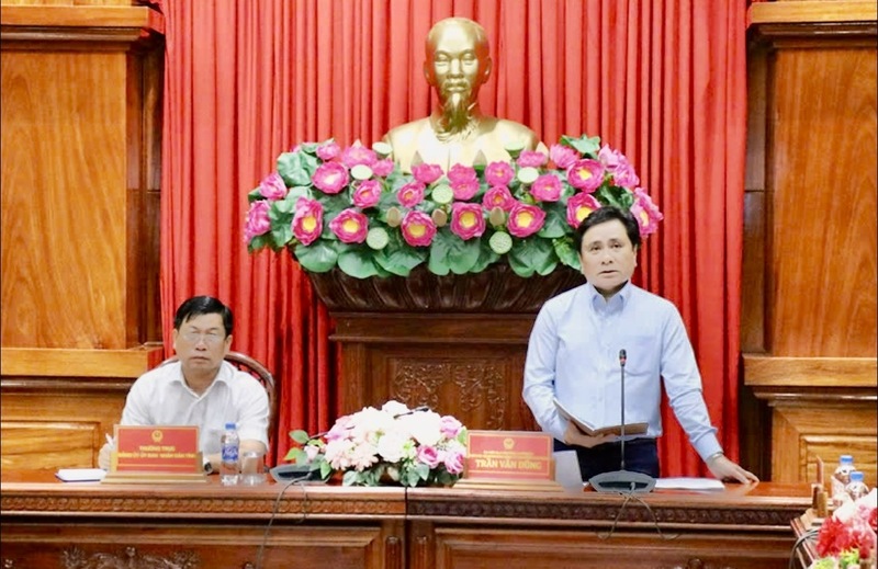 Ông Trần Văn Dũng, Phó Chủ tịch Uỷ ban nhân dân tỉnh Đồng Tháp phát biểu tại hội nghị.