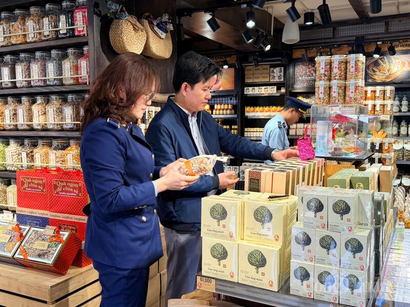 Dịp tết Nguyên đán Bính Ngọ 2026, Chi cục Quản lý thị trường tỉnh Lâm Đồng đã xử phạt gần 2,4 tỷ đồng đối với các trường hợp vi phạm. Ảnh: Minh An