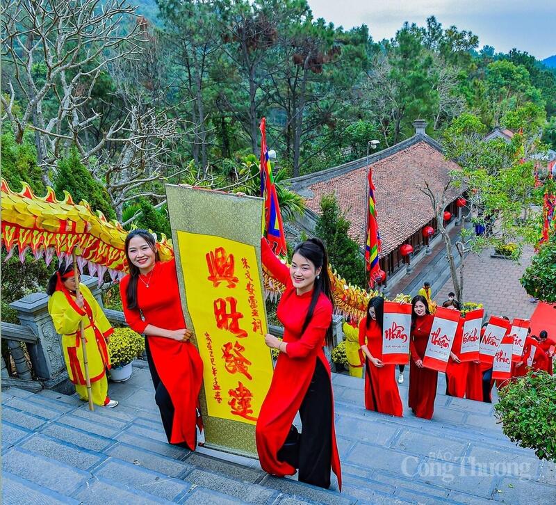 Nét đẹp khai bút đầu xuân.