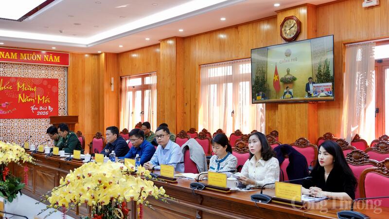 Lãnh đạo các sở, ngành, địa phương dự họp. Ảnh: Minh An