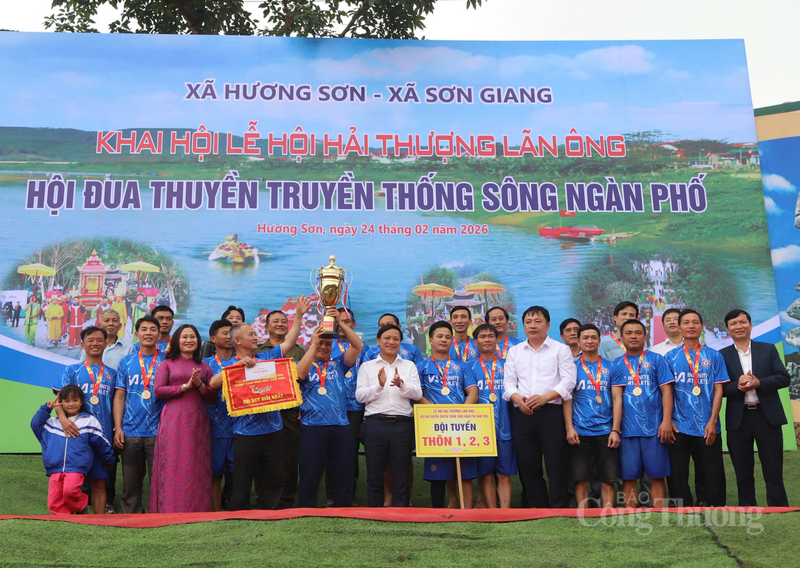 Đặc sắc giải đua thuyền trên sông Ngàn Phố - 13