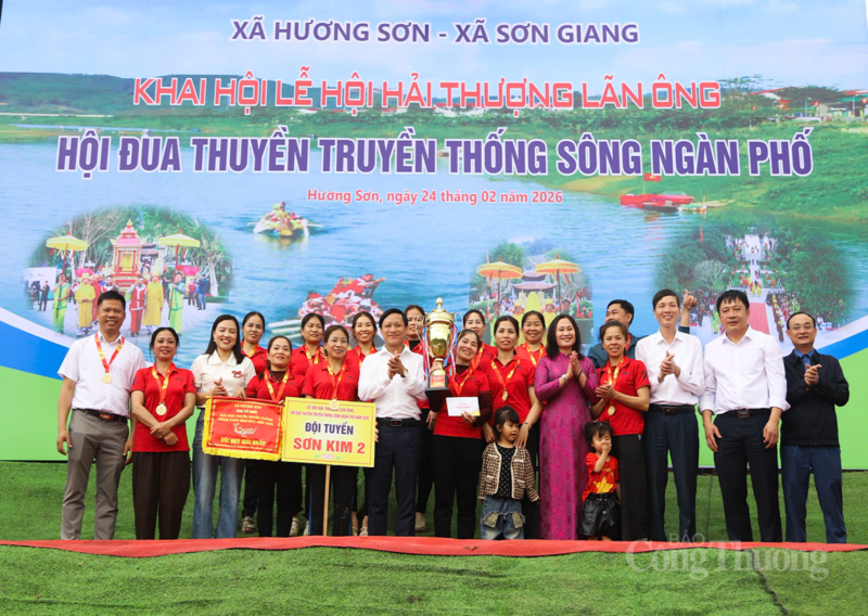 Đặc sắc giải đua thuyền trên sông Ngàn Phố - 14