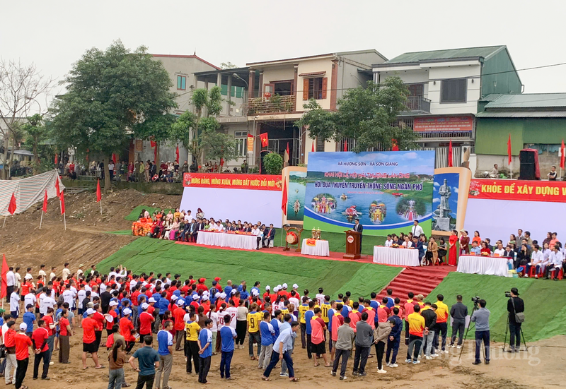 Ngày 24/2 (mùng 8 Tết), xã Hương Sơn và xã Sơn Giang (tỉnh Hà Tĩnh) phối hợp tổ chức khai hội Lễ hội Hải Thượng Lãn Ông và hội đua thuyền truyền thống sông Ngàn Phố.