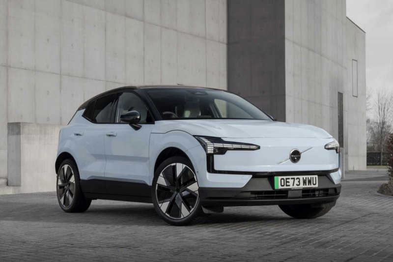 Hơn 40.000 mẫu xe điện bị ảnh hưởng liên quan đến pin. Ảnh: Auto Blog