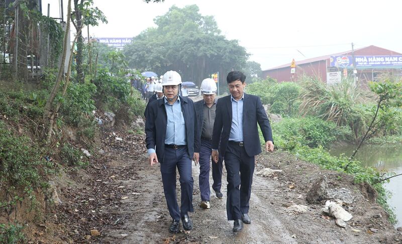 Tổng giám đốc EVNNPT Trương Hữu Thành kiểm tra công trường vị trí 104 Dự án đường dây 500/220kV Nho Quan – Phủ Lý – Thường Tín