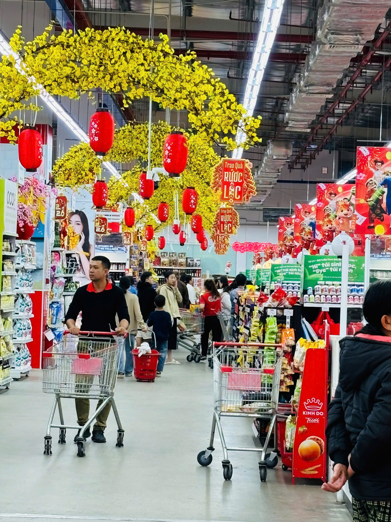 Hàng hóa ngày Tết rất phong phú, không xảy ra tình trạng găm hàng, tăng giá. Ảnh: Nguyễn Dương