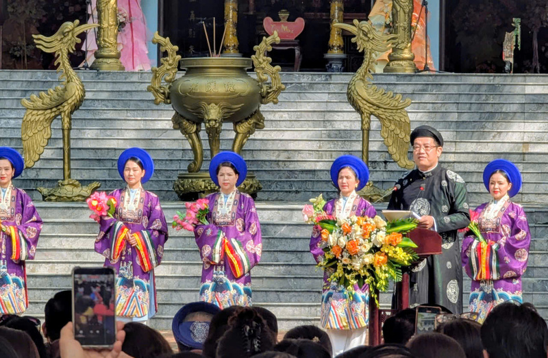 Khai mạc lễ hội đền Huyền Trân. Ảnh: P.T. Hải